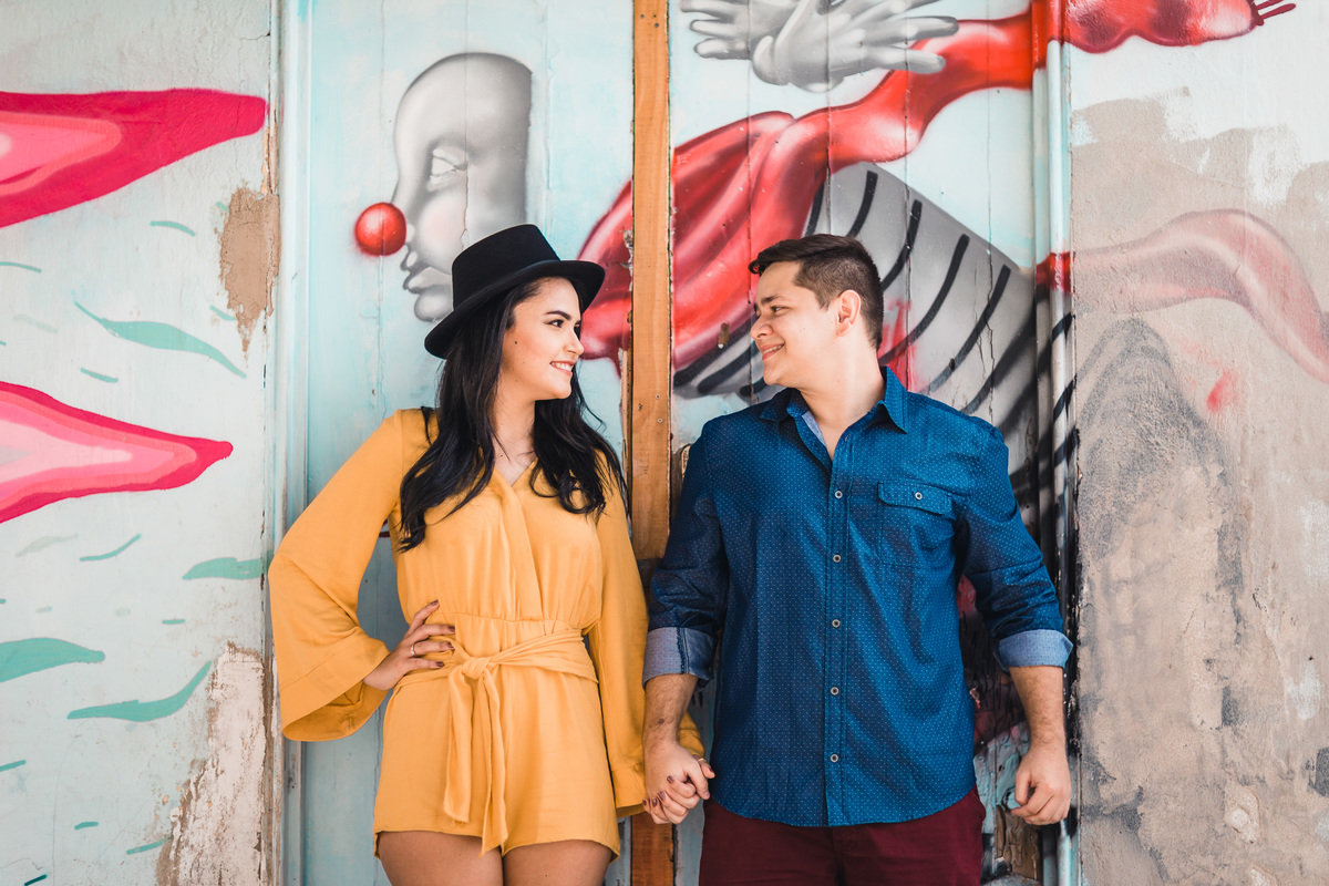 pré-wedding-ensaio-casal-street-rua-book-esession-lover-casamento-praia-de-iracema-pirata-bar-colors-beach