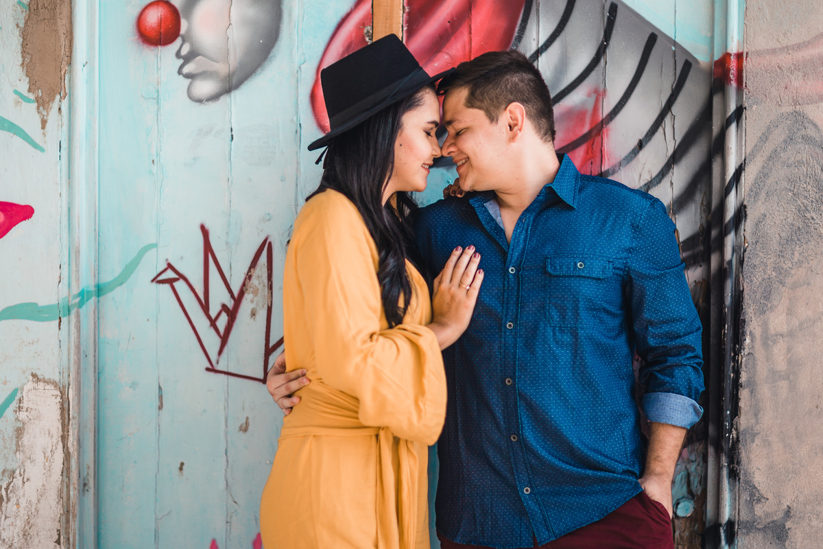 pré-wedding-ensaio-casal-street-rua-book-esession-lover-casamento-praia-de-iracema-pirata-bar-colors-beach