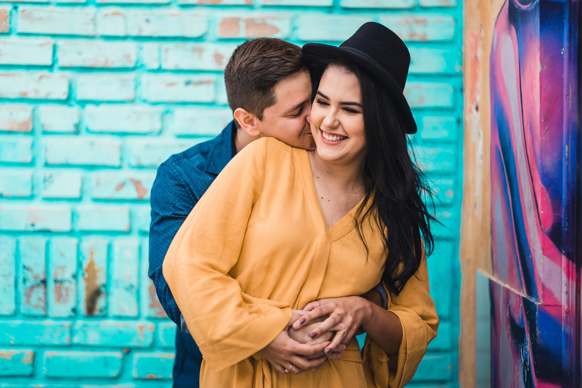 pré-wedding-ensaio-casal-street-rua-book-esession-lover-casamento-praia-de-iracema-pirata-bar-colors-beach