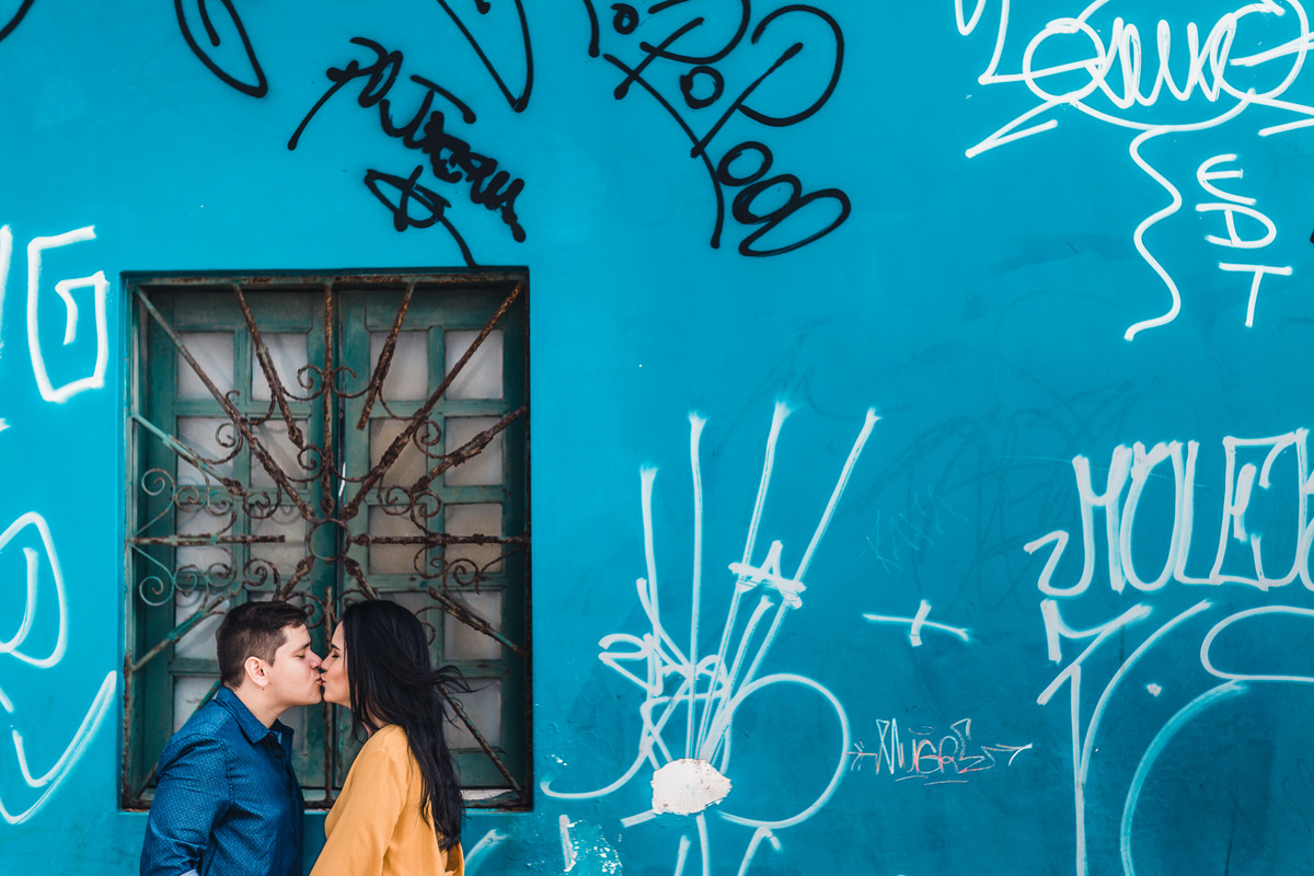 pré-wedding-ensaio-casal-street-rua-book-esession-lover-casamento-praia-de-iracema-pirata-bar-colors-beach