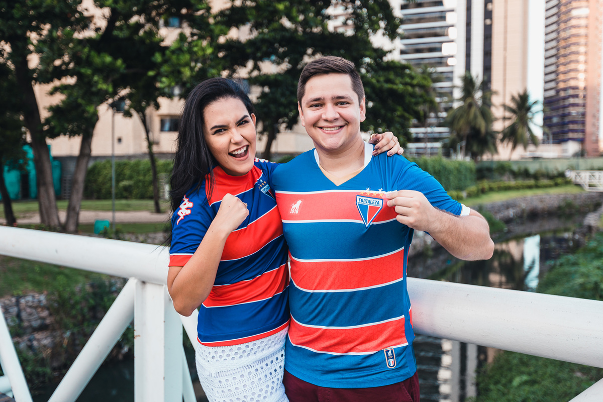 pré-wedding-ensaio-casal-street-rua-book-esession-lover-casamento-praia-de-iracema-pirata-bar-colors-beach
