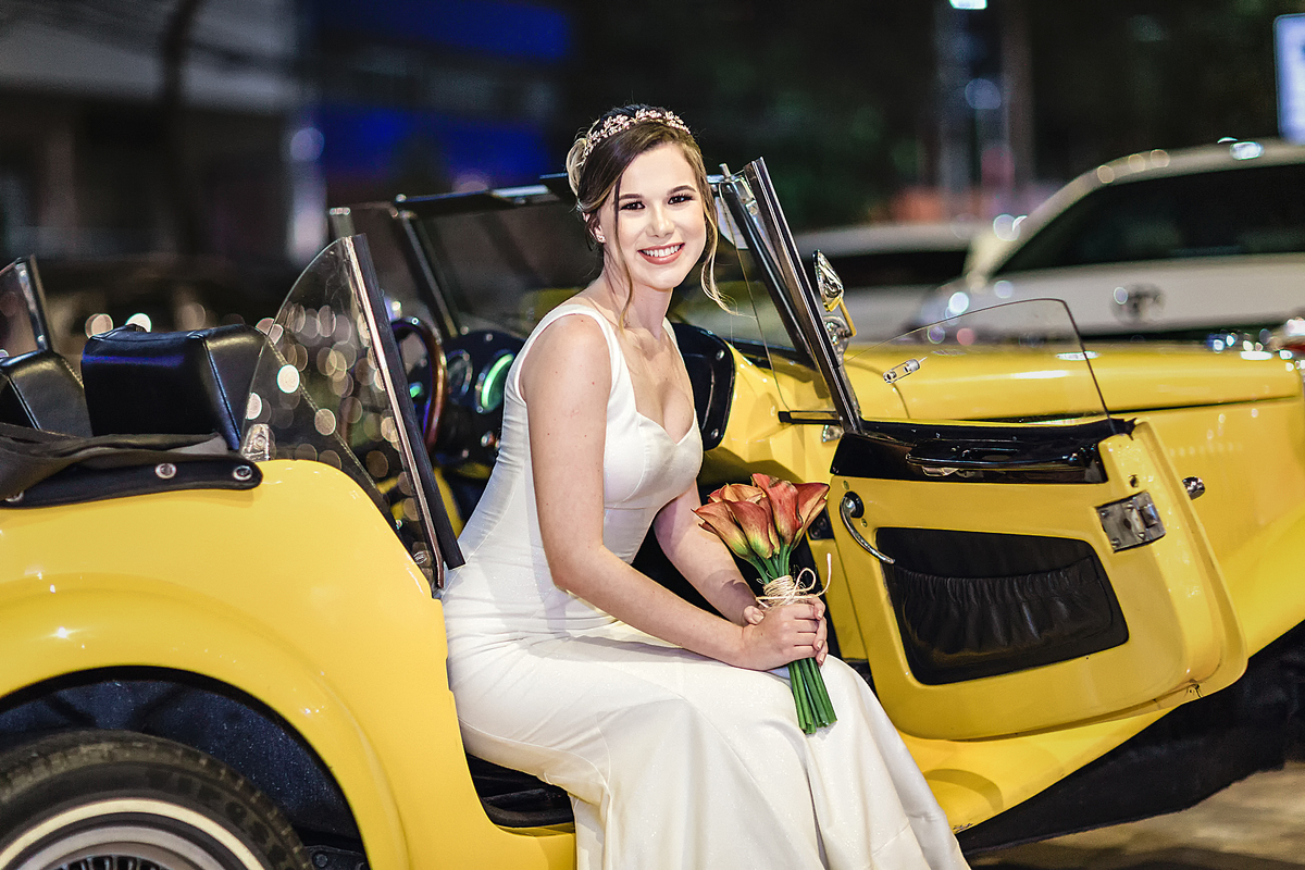 casamento-wedding-carro-antigo-amarelo-Mp-Laifer-conversível-noiva-mariana-ximenes-amor-buque-vestido-celebração-cerimonia