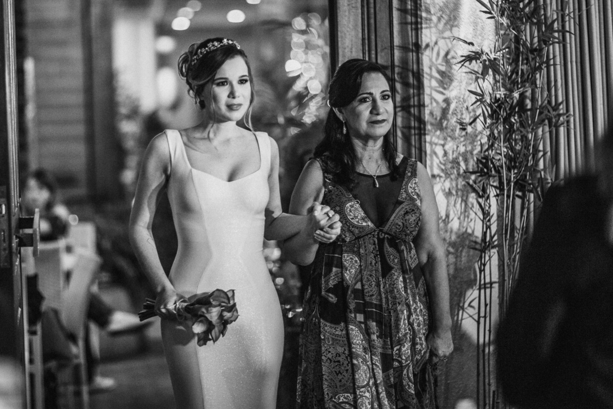 casamento-wedding-carro-antigo-amarelo-Mp-Laifer-conversível-noiva-mariana-ximenes-amor-buque-vestido-celebração-cerimonia