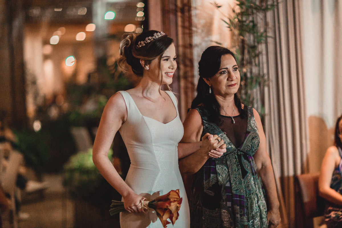 casamento-wedding-carro-antigo-amarelo-Mp-Laifer-conversível-noiva-mariana-ximenes-amor-buque-vestido-celebração-cerimonia