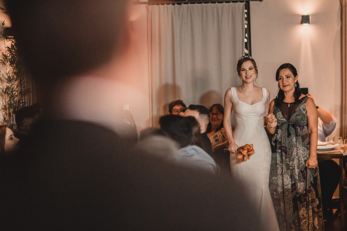 casamento-wedding-carro-antigo-amarelo-Mp-Laifer-conversível-noiva-mariana-ximenes-amor-buque-vestido-celebração-cerimonia