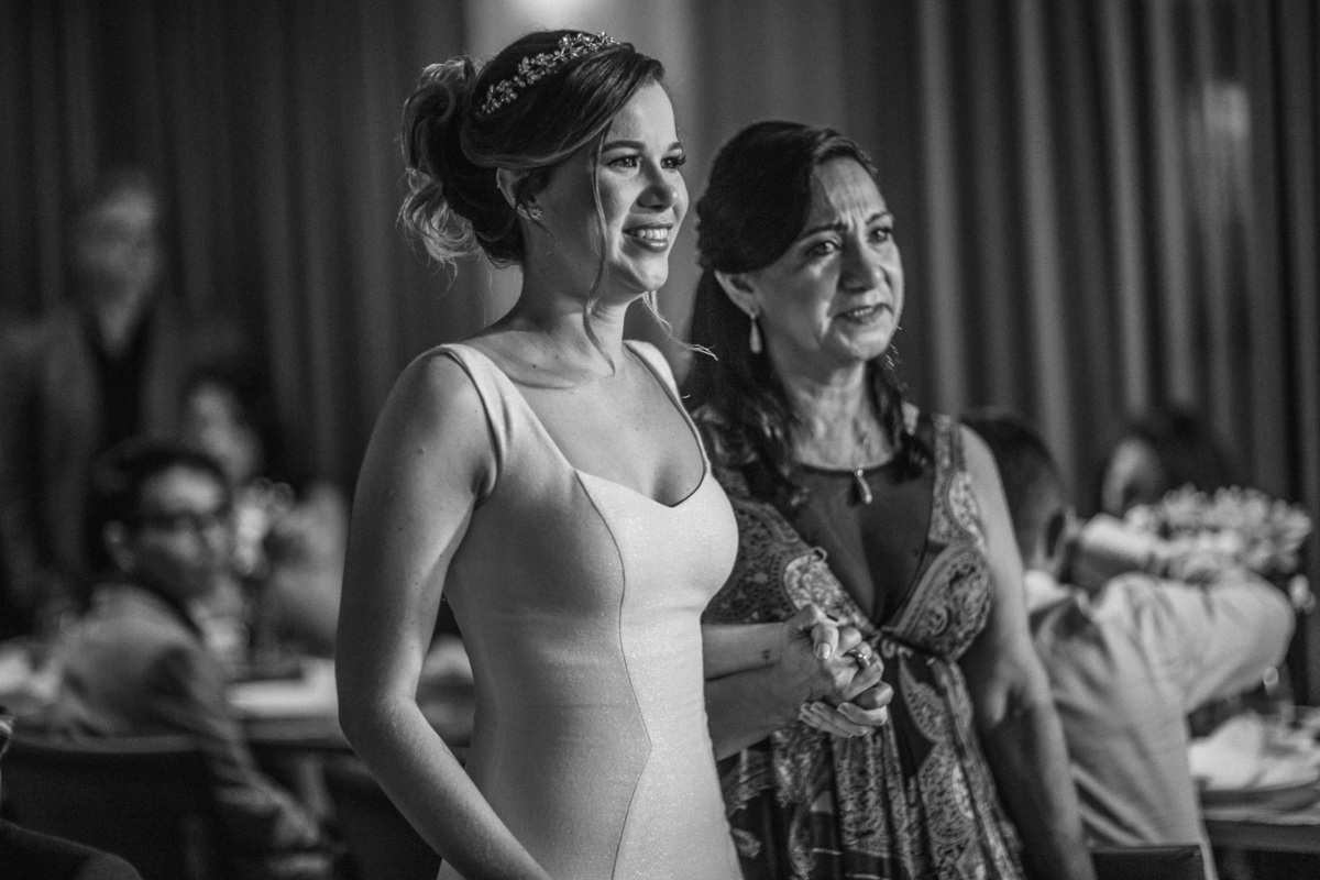 casamento-wedding-carro-antigo-amarelo-Mp-Laifer-conversível-noiva-mariana-ximenes-amor-buque-vestido-celebração-cerimonia