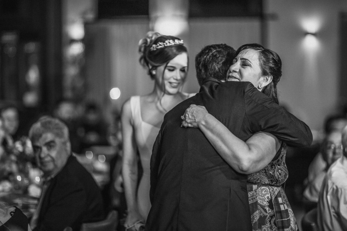 casamento-wedding-carro-antigo-amarelo-Mp-Laifer-conversível-noiva-mariana-ximenes-amor-buque-vestido-celebração-cerimonia