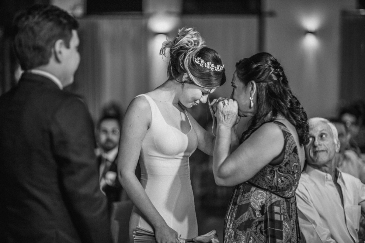 casamento-wedding-carro-antigo-amarelo-Mp-Laifer-conversível-noiva-mariana-ximenes-amor-buque-vestido-celebração-cerimonia