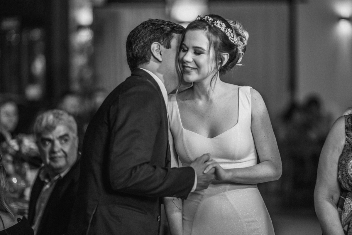 casamento-wedding-carro-antigo-amarelo-Mp-Laifer-conversível-noiva-mariana-ximenes-amor-buque-vestido-celebração-cerimonia