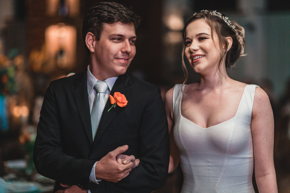 casamento-wedding-carro-antigo-amarelo-Mp-Laifer-conversível-noiva-mariana-ximenes-amor-buque-vestido-celebração-cerimonia