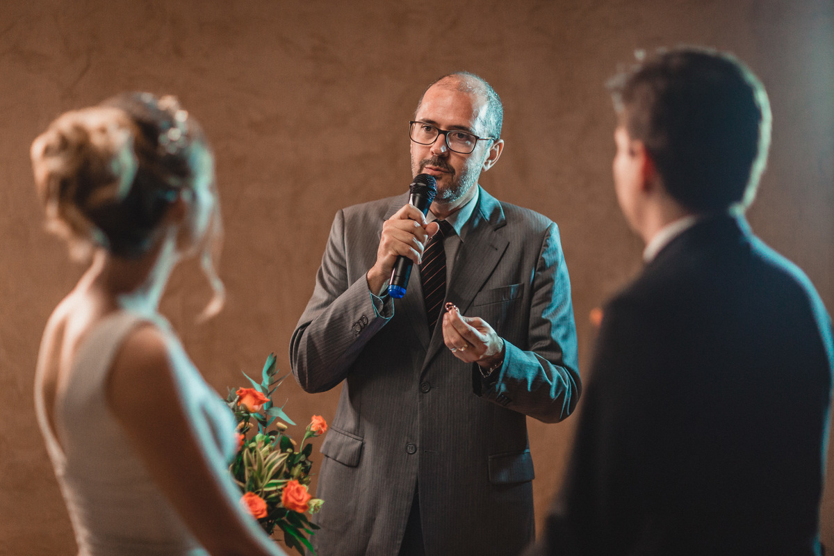 casamento-wedding-carro-antigo-amarelo-Mp-Laifer-conversível-noiva-mariana-ximenes-amor-buque-vestido-celebração-cerimonia