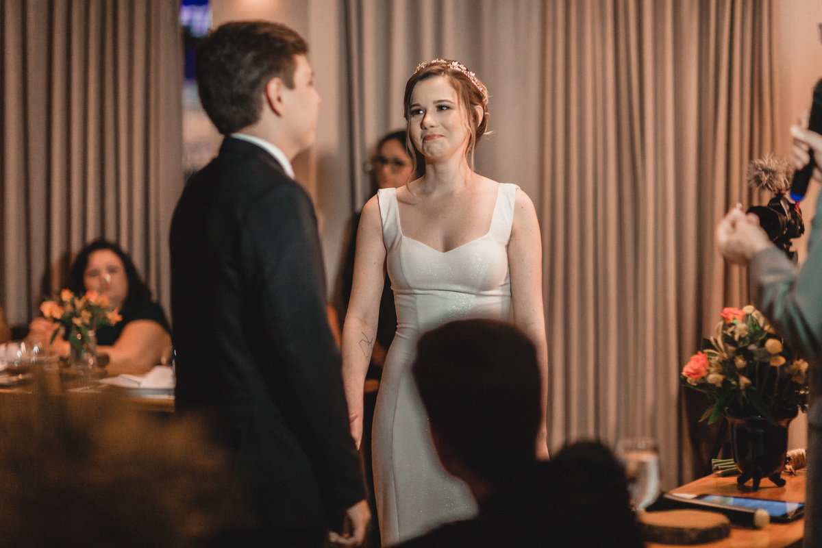 casamento-wedding-carro-antigo-amarelo-Mp-Laifer-conversível-noiva-mariana-ximenes-amor-buque-vestido-celebração-cerimonia