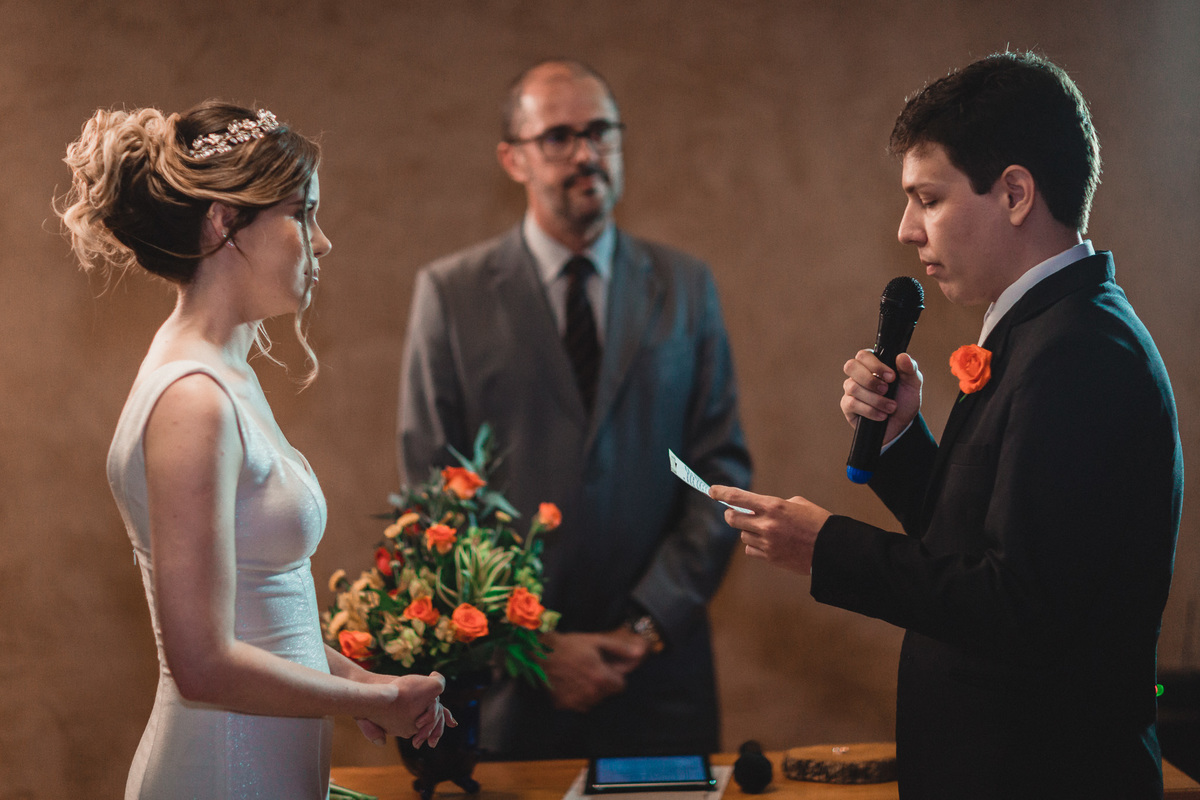 casamento-wedding-carro-antigo-amarelo-Mp-Laifer-conversível-noiva-mariana-ximenes-amor-buque-vestido-celebração-cerimonia