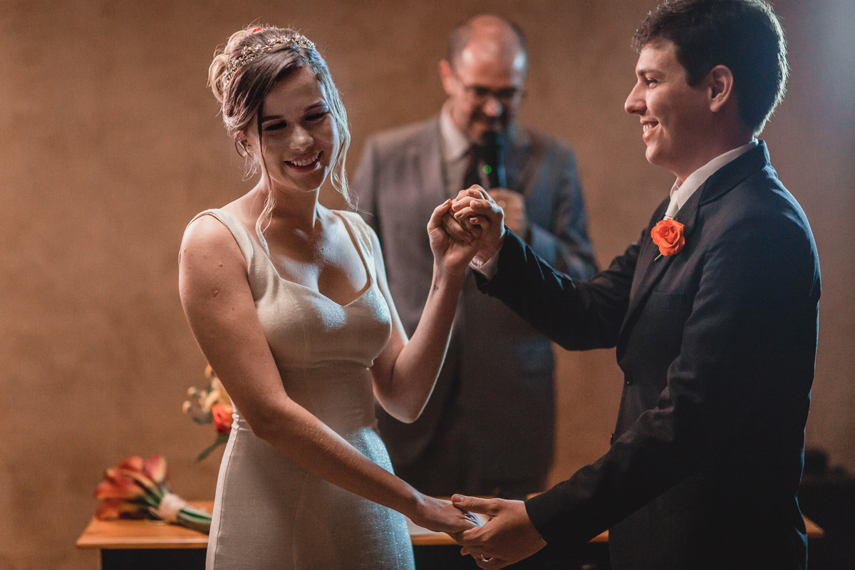 casamento-wedding-carro-antigo-amarelo-Mp-Laifer-conversível-noiva-mariana-ximenes-amor-buque-vestido-celebração-cerimonia