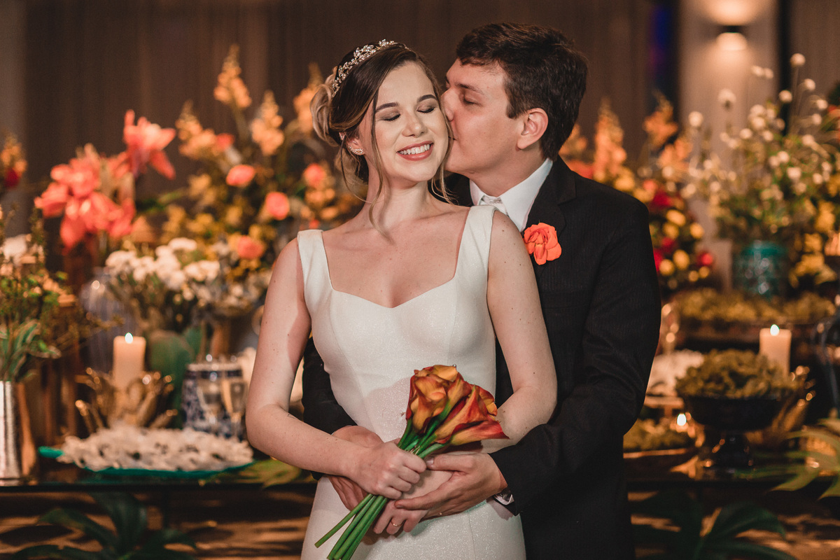 casamento-wedding-carro-antigo-amarelo-Mp-Laifer-conversível-noiva-mariana-ximenes-amor-buque-vestido-celebração-cerimonia