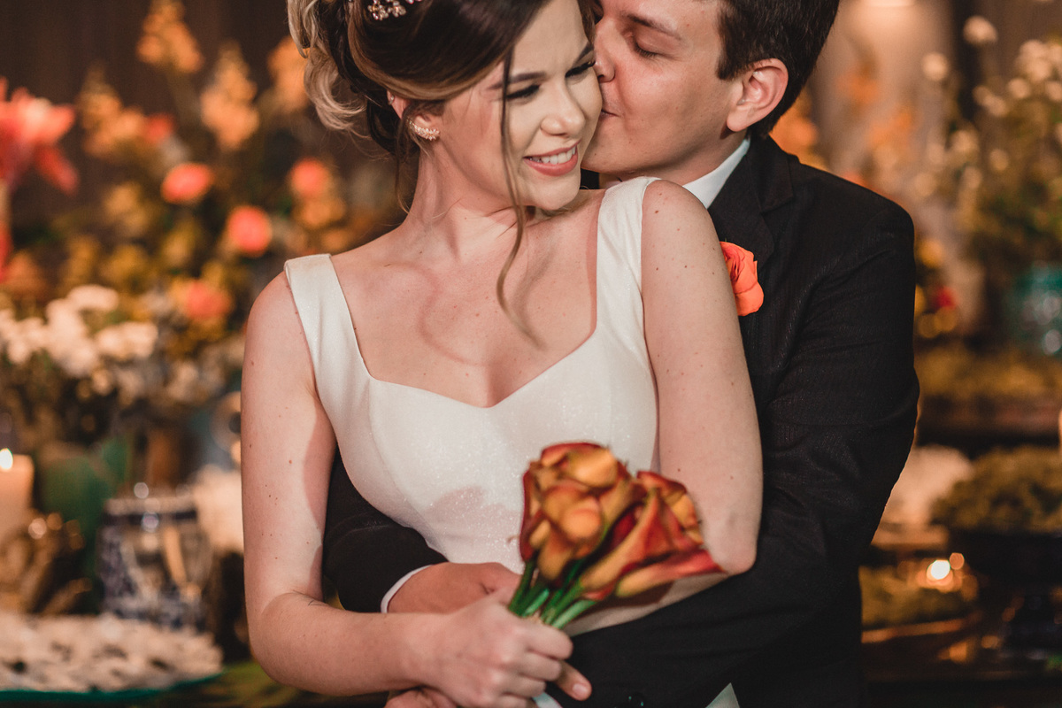 casamento-wedding-carro-antigo-amarelo-Mp-Laifer-conversível-noiva-mariana-ximenes-amor-buque-vestido-celebração-cerimonia