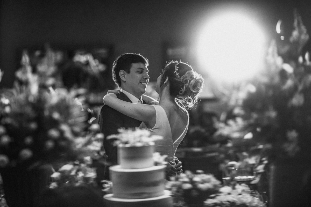 casamento-wedding-carro-antigo-amarelo-Mp-Laifer-conversível-noiva-mariana-ximenes-amor-buque-vestido-celebração-cerimonia