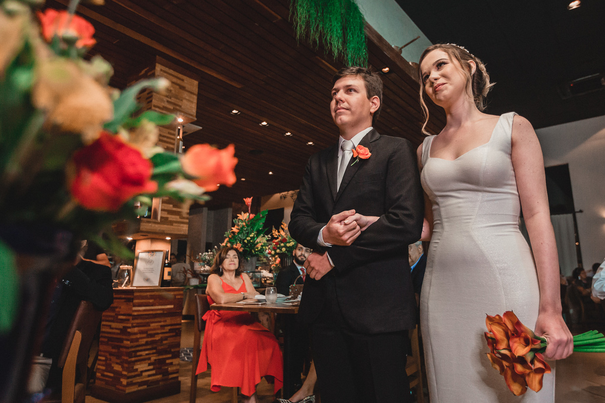 casamento-wedding-carro-antigo-amarelo-Mp-Laifer-conversível-noiva-mariana-ximenes-amor-buque-vestido-celebração-cerimonia