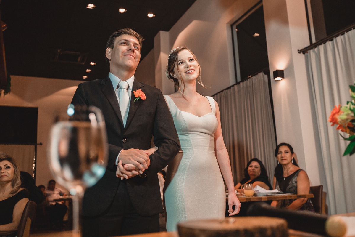 casamento-wedding-carro-antigo-amarelo-Mp-Laifer-conversível-noiva-mariana-ximenes-amor-buque-vestido-celebração-cerimonia