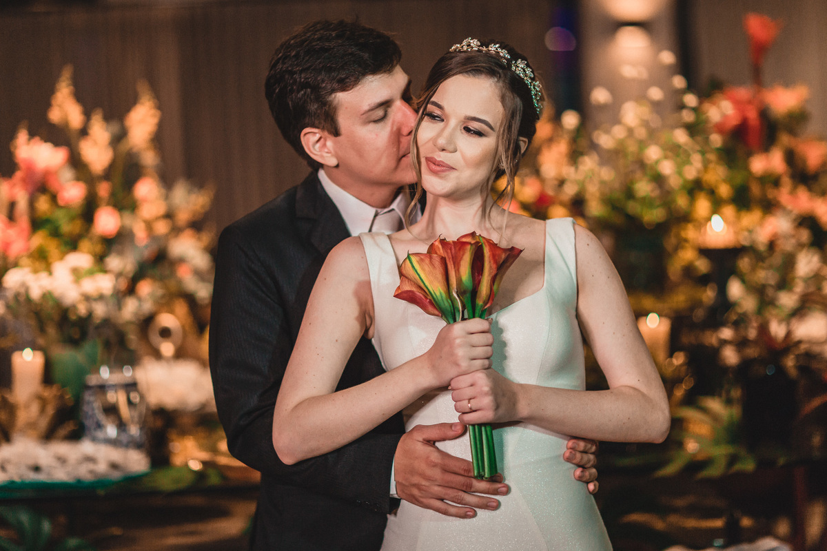 casamento-wedding-carro-antigo-amarelo-Mp-Laifer-conversível-noiva-mariana-ximenes-amor-buque-vestido-celebração-cerimonia