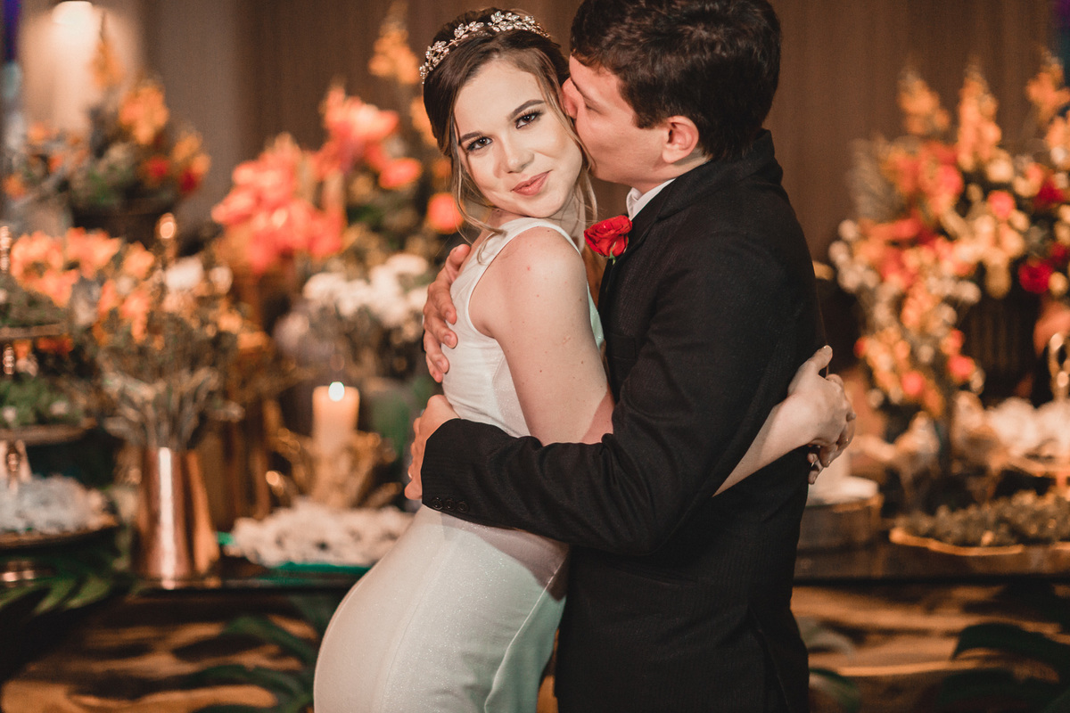 casamento-wedding-carro-antigo-amarelo-Mp-Laifer-conversível-noiva-mariana-ximenes-amor-buque-vestido-celebração-cerimonia