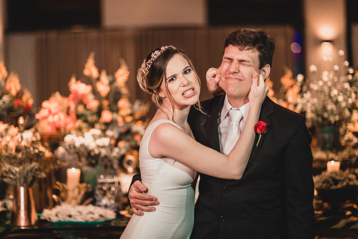 casamento-wedding-carro-antigo-amarelo-Mp-Laifer-conversível-noiva-mariana-ximenes-amor-buque-vestido-celebração-cerimonia