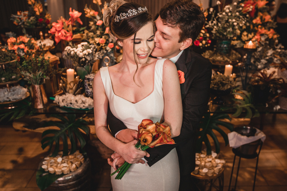 casamento-wedding-carro-antigo-amarelo-Mp-Laifer-conversível-noiva-mariana-ximenes-amor-buque-vestido-celebração-cerimonia