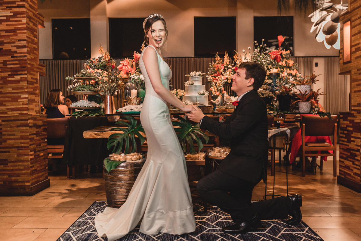 casamento-wedding-carro-antigo-amarelo-Mp-Laifer-conversível-noiva-mariana-ximenes-amor-buque-vestido-celebração-cerimonia