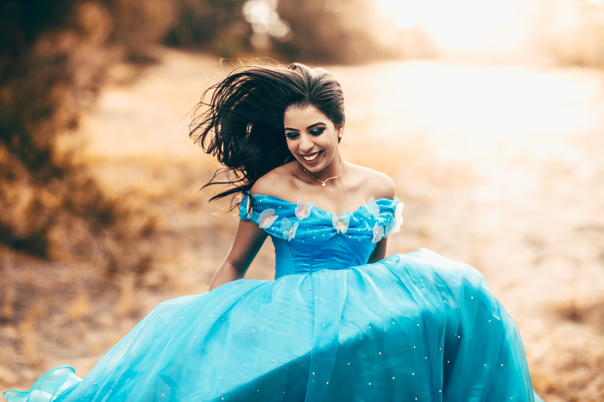 ensaio-book-fotos-15-anos-debutante-tema-cinderela-fantasia-buffet-festa-violão-pico-das-almas-beach-praia-cumbuco-poesia-amor