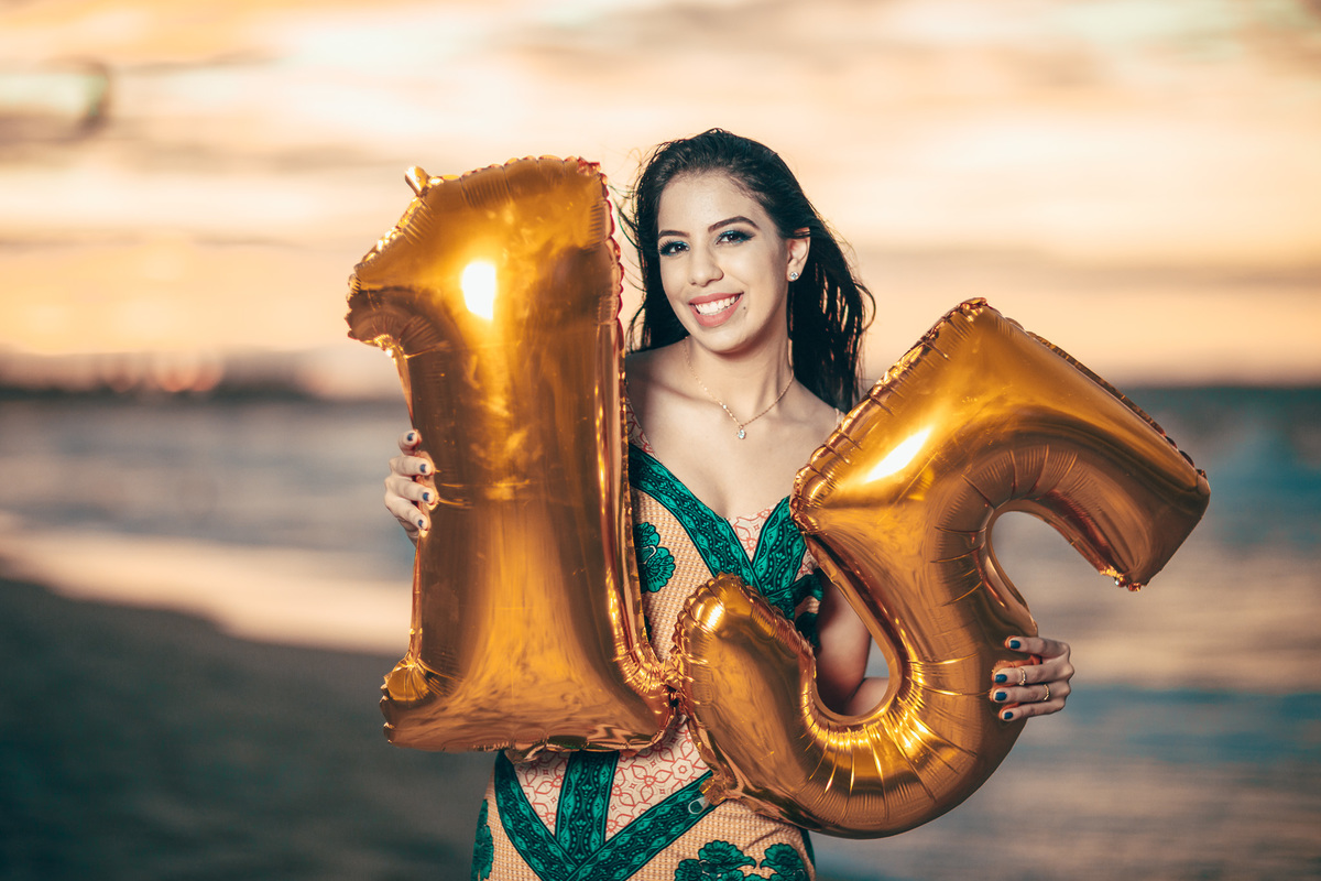 ensaio-book-fotos-15-anos-debutante-tema-cinderela-fantasia-buffet-festa-violão-pico-das-almas-beach-praia-cumbuco-poesia-amor