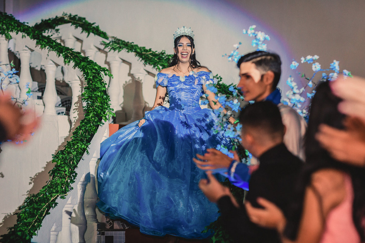 debutante-15anos-festa-tema-cinderela-menina-mulher-buffet-vestido-cerimonial