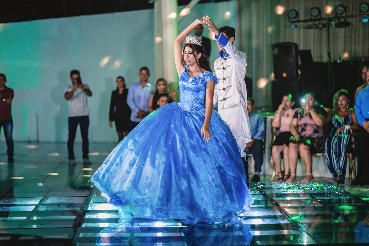 debutante-15anos-festa-tema-cinderela-menina-mulher-buffet-vestido-cerimonial