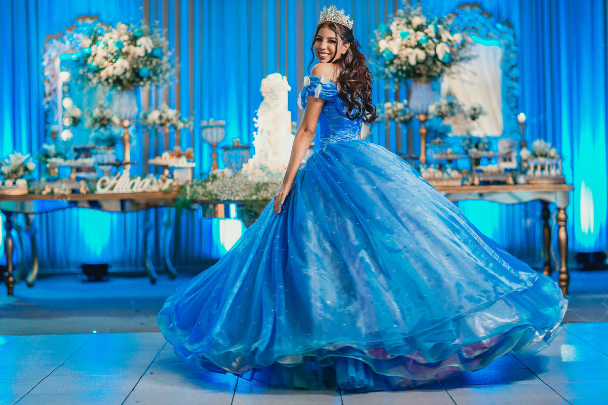debutante-15anos-festa-tema-cinderela-menina-mulher-buffet-vestido-cerimonial