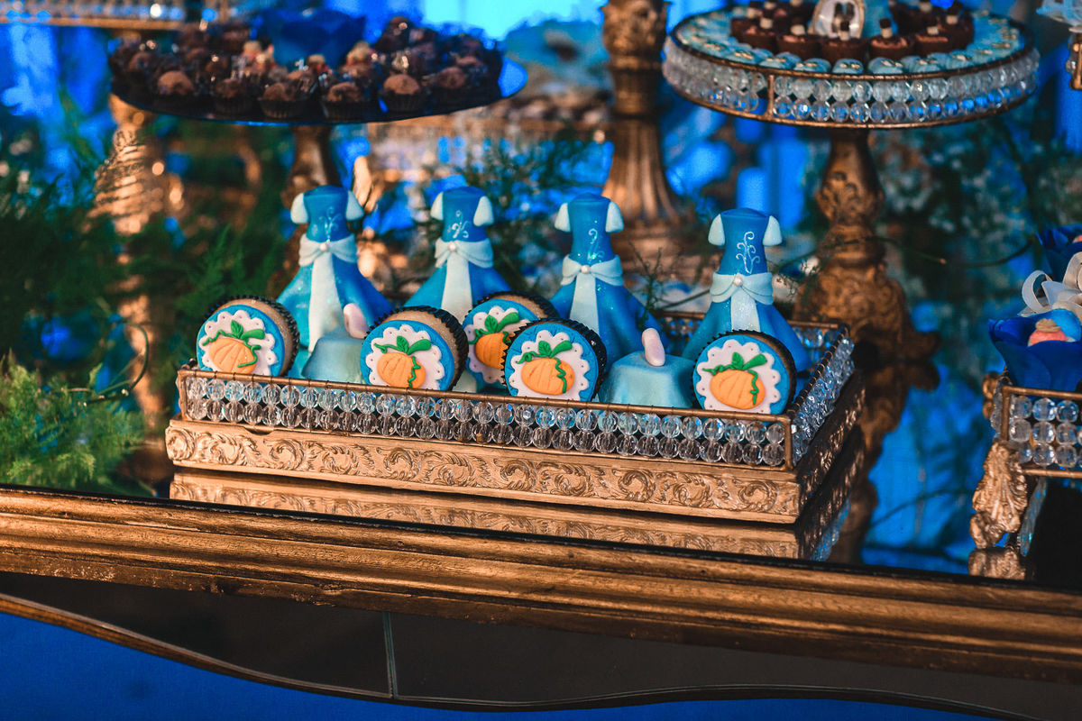 debutante-15anos-festa-tema-cinderela-menina-mulher-buffet-vestido-cerimonial