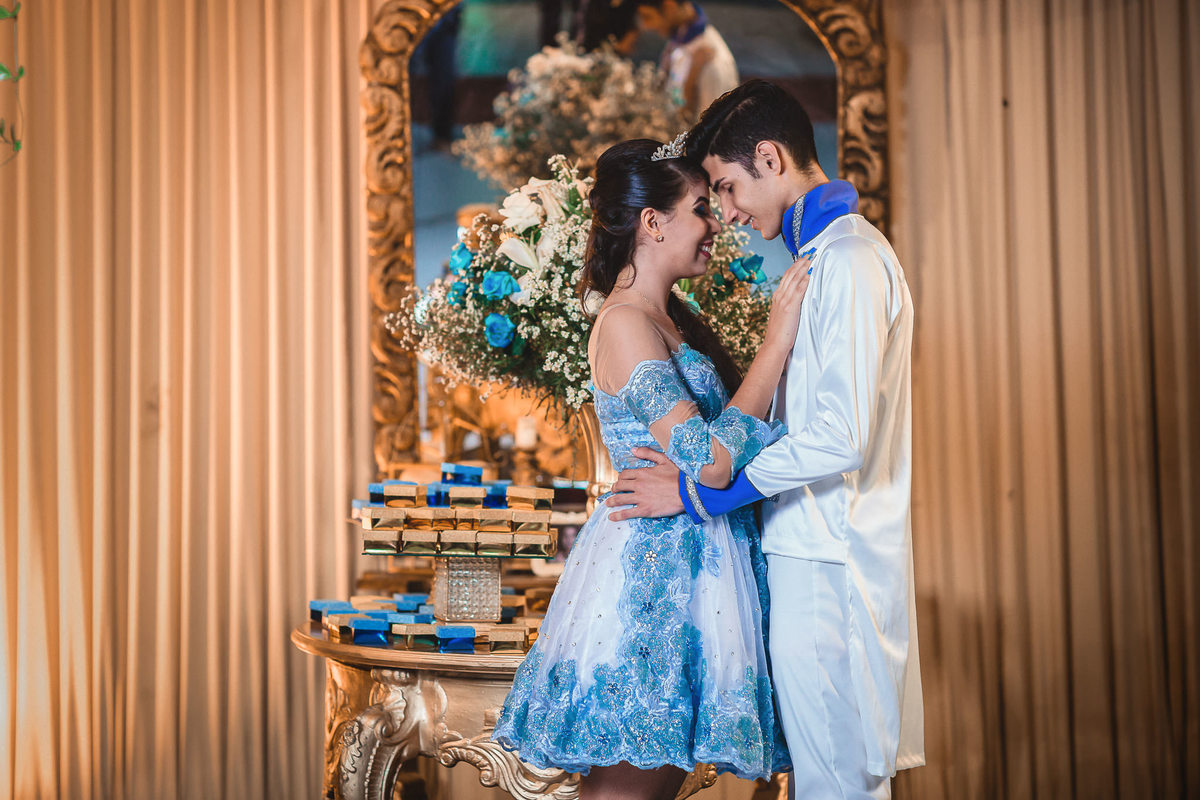 debutante-15anos-festa-tema-cinderela-menina-mulher-buffet-vestido-cerimonial