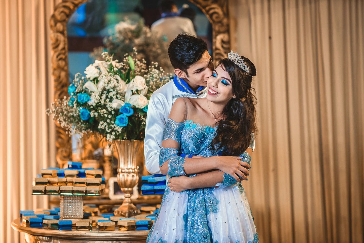 debutante-15anos-festa-tema-cinderela-menina-mulher-buffet-vestido-cerimonial