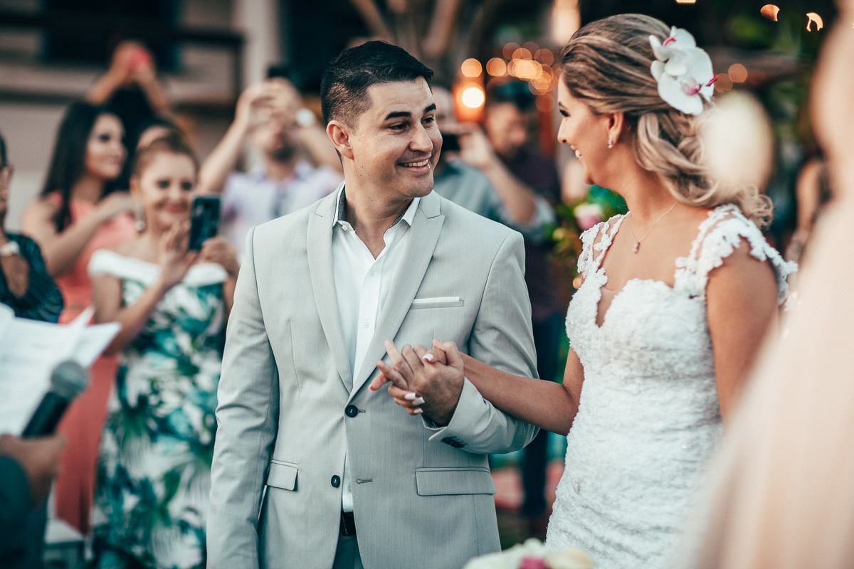 casamento-por-do-sol-tempero-mangue-noivos-choro-lágrimas-romantismo-união-vestido-bolo-fusca