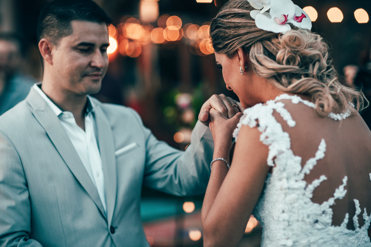 casamento-por-do-sol-tempero-mangue-noivos-choro-lágrimas-romantismo-união-vestido-bolo-fusca