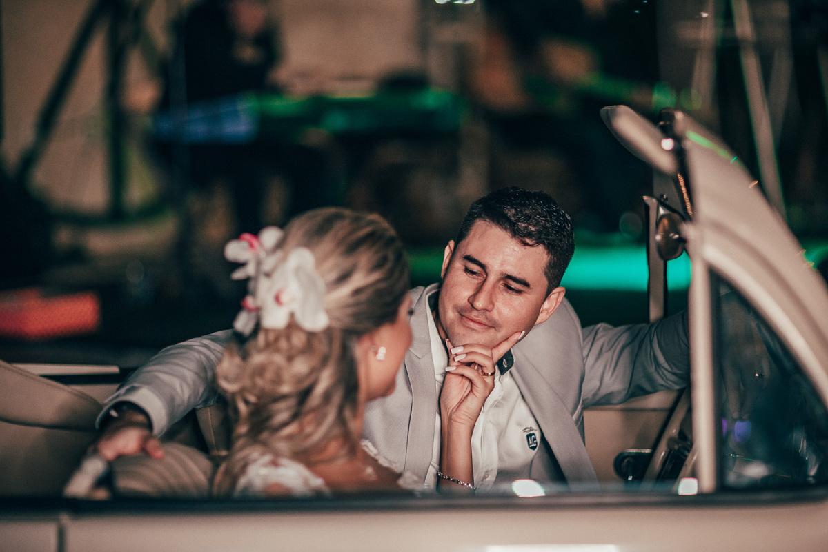 casamento-por-do-sol-tempero-mangue-noivos-choro-lágrimas-romantismo-união-vestido-bolo-fusca