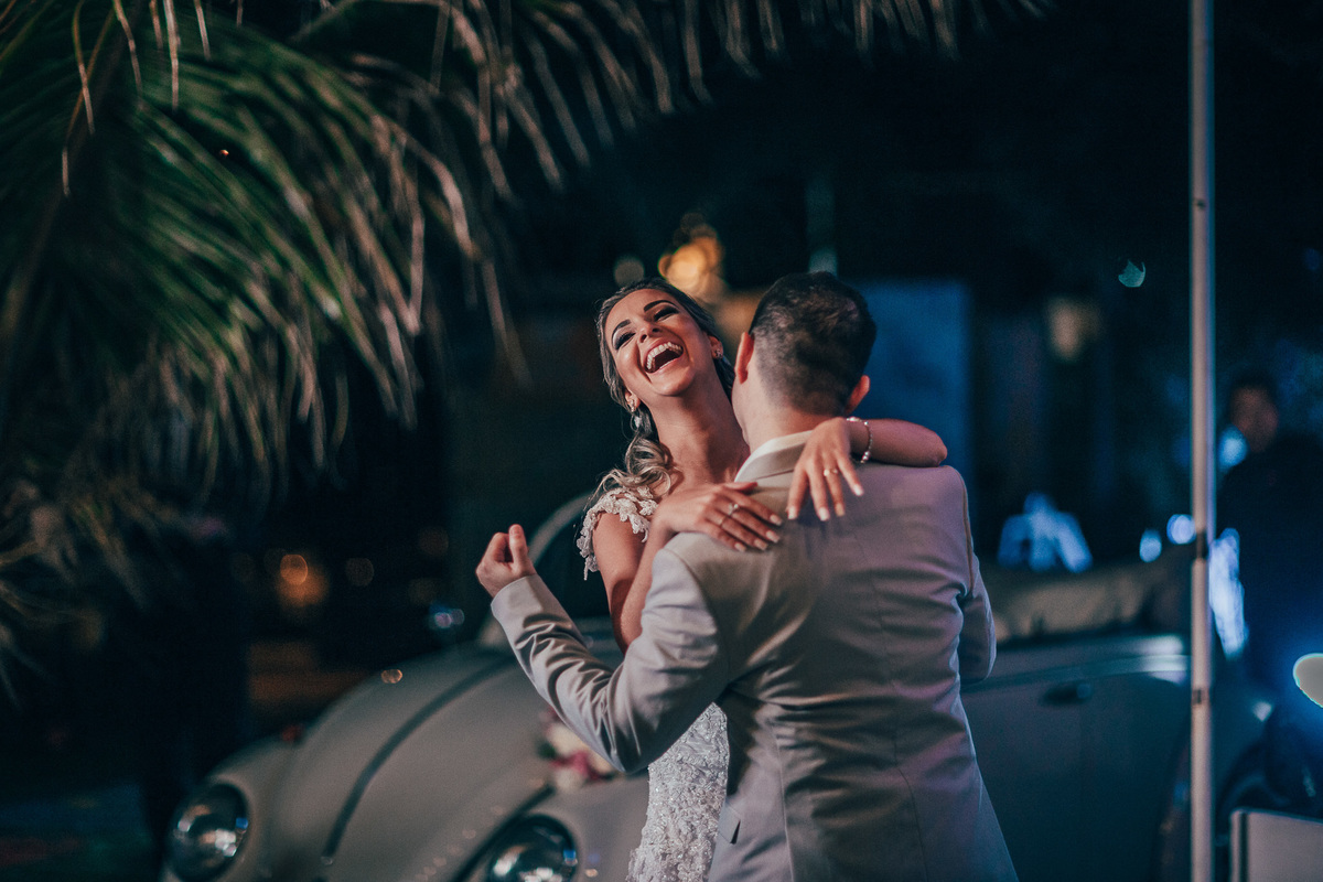 casamento-por-do-sol-tempero-mangue-noivos-choro-lágrimas-romantismo-união-vestido-bolo-fusca