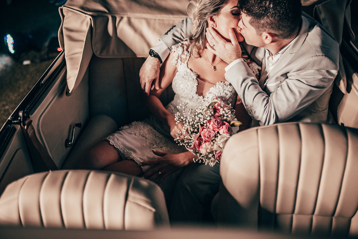 casamento-por-do-sol-tempero-mangue-noivos-choro-lágrimas-romantismo-união-vestido-bolo-fusca