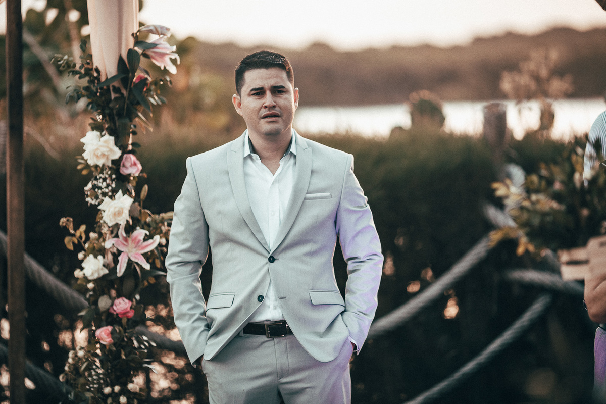 casamento-por-do-sol-tempero-mangue-noivos-choro-lágrimas-romantismo-união-vestido-bolo-fusca