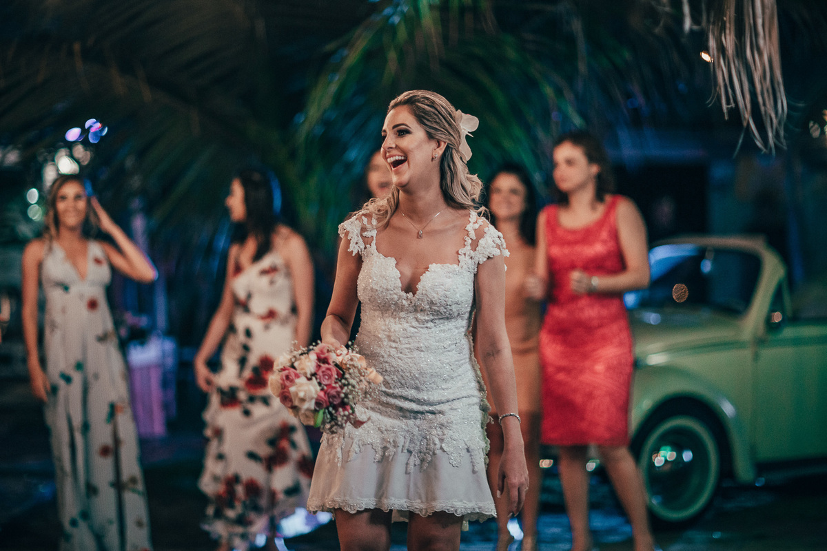 casamento-por-do-sol-tempero-mangue-noivos-choro-lágrimas-romantismo-união-vestido-bolo-fusca