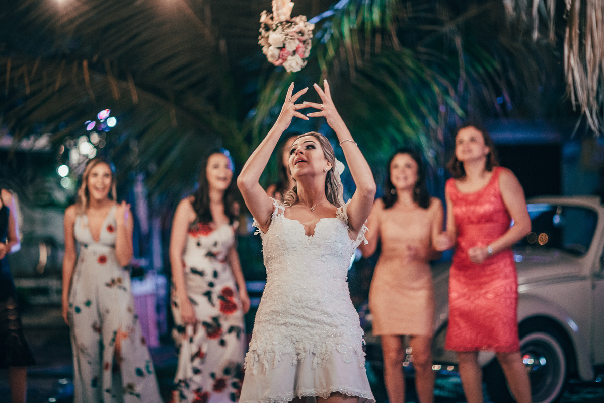 casamento-por-do-sol-tempero-mangue-noivos-choro-lágrimas-romantismo-união-vestido-bolo-fusca