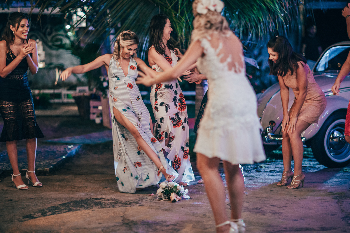 casamento-por-do-sol-tempero-mangue-noivos-choro-lágrimas-romantismo-união-vestido-bolo-fusca