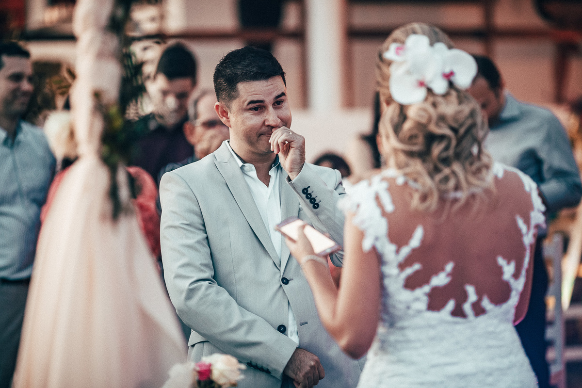 casamento-por-do-sol-tempero-mangue-noivos-choro-lágrimas-romantismo-união-vestido-bolo-fusca