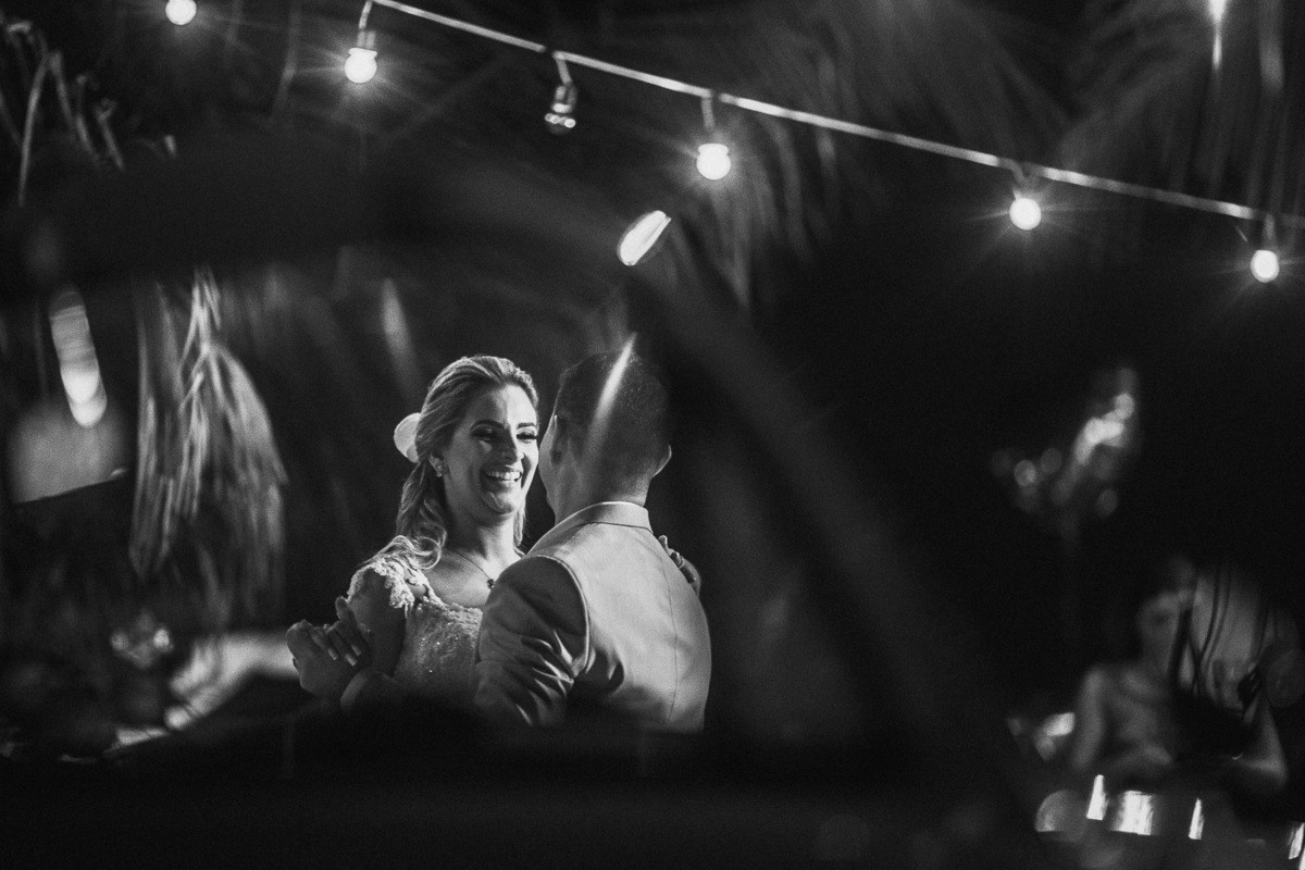 casamento-por-do-sol-tempero-mangue-noivos-choro-lágrimas-romantismo-união-vestido-bolo-fusca