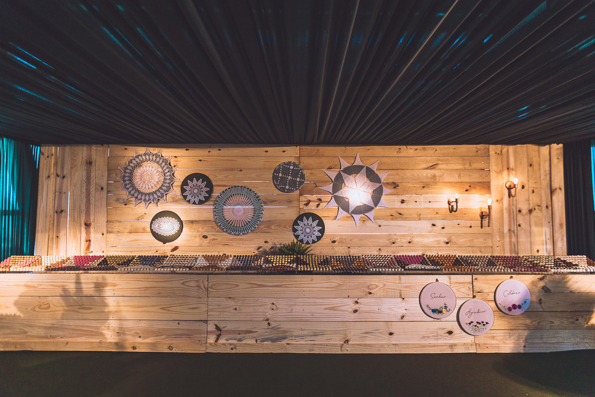 festa-debutante-15 anos-debutar-making of-terminal-marítimo-fortaleza-fotos-bolos-regional-renda-porto-beach-praia-dona-leda-buffet-alegria-amor-reggae-vestido-maria-bonita