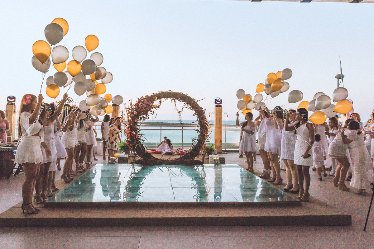 festa-debutante-15 anos-debutar-making of-terminal-marítimo-fortaleza-fotos-bolos-regional-renda-porto-beach-praia-dona-leda-buffet-alegria-amor-reggae-vestido-maria-bonita