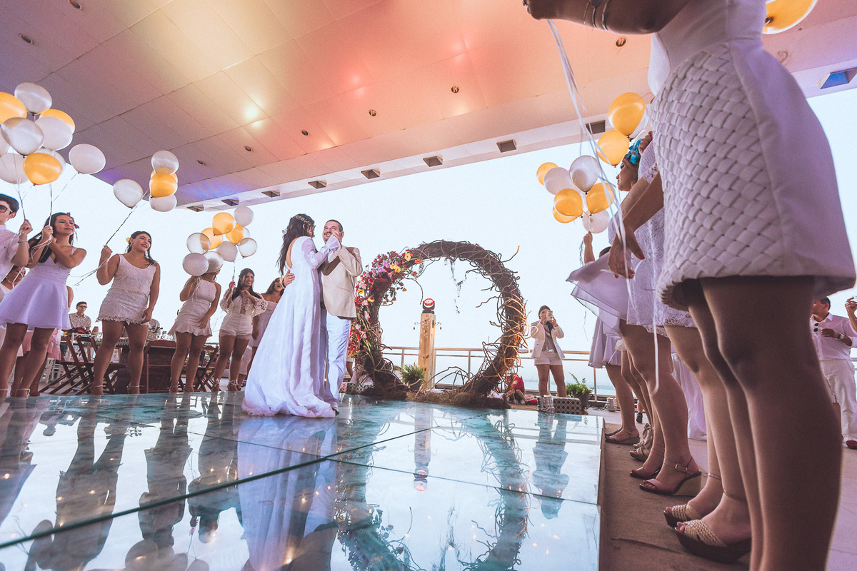 festa-debutante-15 anos-debutar-making of-terminal-marítimo-fortaleza-fotos-bolos-regional-renda-porto-beach-praia-dona-leda-buffet-alegria-amor-reggae-vestido-maria-bonita